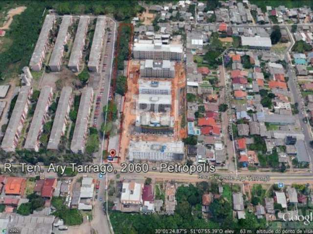 Terreno com área total de 4.621,90 m², água, luz. Próximo à Rua Ernestina Amaro Torelly.&lt;BR&gt;Aceita financiamento