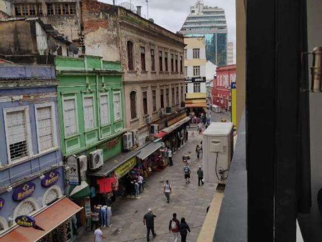 Vende sala mobiliada no Centro Histórico de Porto Alegre com cinco ambientes: sala de espera, sala de atendimento, estúdio e técnica projetados com isolamento e tratamento acústico, banheiro.Totalment