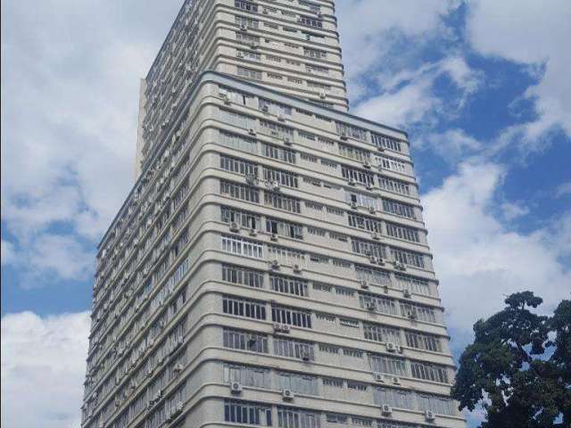 Vende  sala em andar alto com 64,84 m² de área útil, sol da manhã, mobiliada, piso parquet, banheiro, copa, cortinas, 2 split, luminárias, divisórias. &lt;BR&gt;&lt;BR&gt;Condomínio oferece: Portaria 