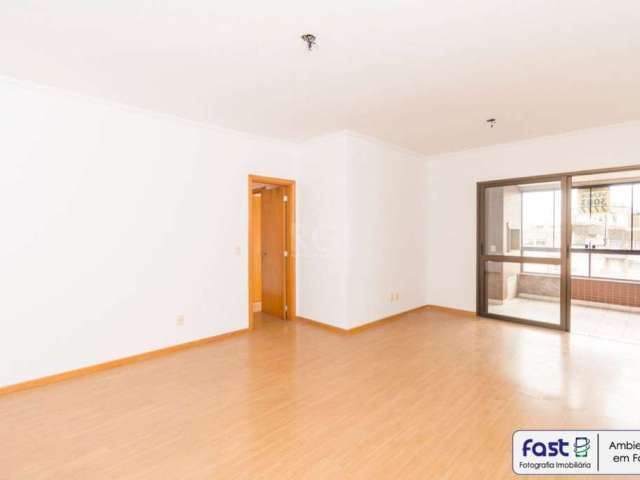 Ótimo apartamento com 4 dormitórios, vista, andar alto, 113 m² privativos, living 2 ambientes com sacada, churrasqueira, laminado em todo apartamento, suite, cozinha ampla, banheiro social e auxiliar,