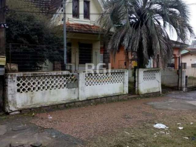 Terreno em ótima localização no Bairro Menino Deus  a 120 metros da  Av. José de Alencar e 50 metros da Padre Cacique. Ao lado existe mais um terreno de 1.936 m² que está a venda, somando os 2  terren