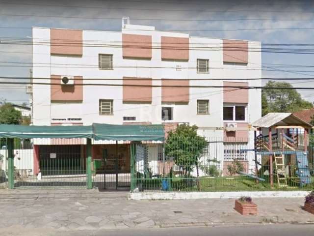 Apartamento Impecável!!! Entrar e Morar!!! Excelente apartamento de 02 (dois) dormitórios, bem amplos, arejado e ensolarado, living dois ambientes, banheiro com ventilação natural e área de serviço se