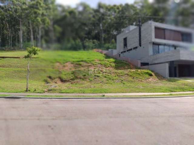 Se você está buscando o lugar perfeito para construir a casa dos seus sonhos, não precisa procurar mais! Apresentamos um lote encantador com 551m², pronto para receber seu novo lar, com todas as vanta