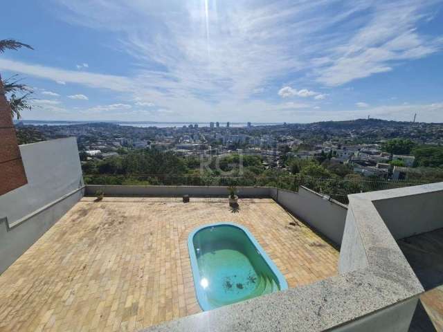 Excelente residência nos altos do Bairro Nonoai com vista perene uma das melhores  vistas da zona sul . &lt;BR&gt;Casa com padrão construtivo excepcional , pé direito duplo , casa com  sacadas  e muit