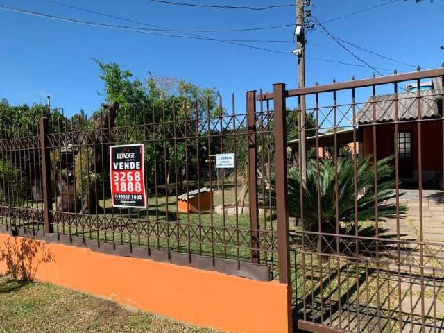 Casa 03 dormitórios, living 2 ambientes, churrasqueira,  Pátio amplo com diversas frutíferas, condomínio em fase de constituição, Não Financia. Excelente Imóvel.&lt;BR&gt;Localizada no bairro Hípica. 