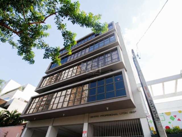 Excelente Localização!!!!!!!!&lt;BR&gt;Para clientes investidor, ou para quem quer ficar com seu negócio bem localizado.&lt;BR&gt;Sala comercial duplex com excelente metragem, e com vaga escriturada n