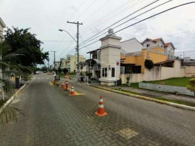 Terreno plano com excelente localização, situado na rua principal do Loteamento Residencial Jardins do Prado, ótima posição solar, ruas com cancelas e segurança 24 horas.&lt;BR&gt;Com infraestrutura d