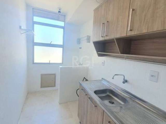 Apartamento de 01 dormitório, banheiro social, cozinha, área de serviço e 01 vaga de garagem.&lt;BR&gt;&lt;BR&gt;Condomínio com portaria 24 horas, salão de festas, churrasqueira, playground, quadra po