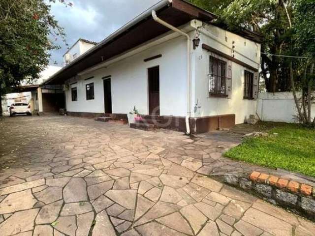 Casa ótima residência , bairro João pessoa , próprio para você que tem sua micro empresa , possui um deposito de 200m2 , com piso bem reforçado suporta paleteira , possui escritório , mezanino , na pa