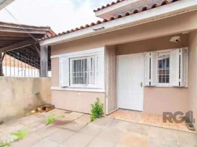 Casa térrea com 02 dormitórios no Residencial Campos de Ipanema,  sala e cozinha integradas, banheiro social, lavabo, área de serviço amplo pátio. Piso laminado em toda casa, gesso na sala e quarto ca