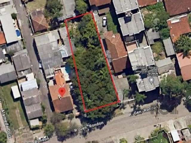 BAIXOU PARA  VENDER DE R$ 450 MIL POR R$ 385 MIL.&lt;BR&gt;Ótimo terreno, desocupado, na Gen Rondon, parte alta. &lt;BR&gt;Possui 600m² e medidas: 17m x 42,50m x 13m.&lt;BR&gt;Excelente localização, p