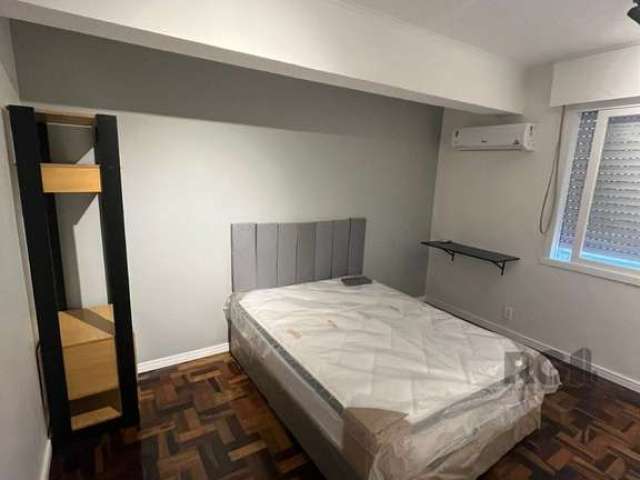 Apartamento com 1 dormitório, no bairro Vila Ipiranga, Porto Alegre/RS     &lt;BR&gt;&lt;BR&gt;Este apartamento JK reformado, localizado na Vila Ipiranga em Porto Alegre, oferece conforto e praticidad