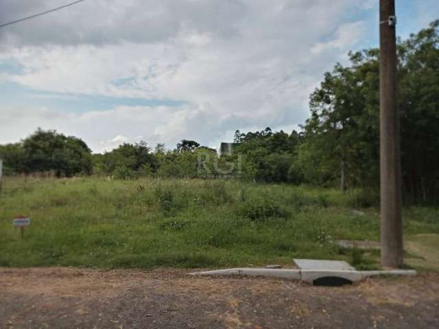 Excelente terreno de esquina  em condomínio fechado com 147m²; medindo 7mx21m, condomínio com salão de festas, churrasqueiras,  piscinas,  campo futebol grama natural, portaria 24 hs.&lt;BR&gt;Duas li