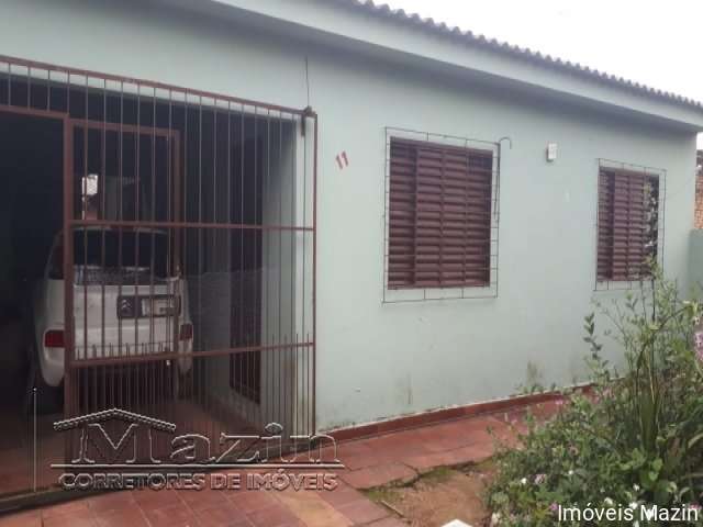 Casa com 3 Dormitórios, sala, cozinha , 2 banheiros, garagem com 3 vagas e área de serviço com churrasqueira , mais anexo nos fundos c/ cozinha , banheiro e dois quartos. Venha conferir, agende uma vi