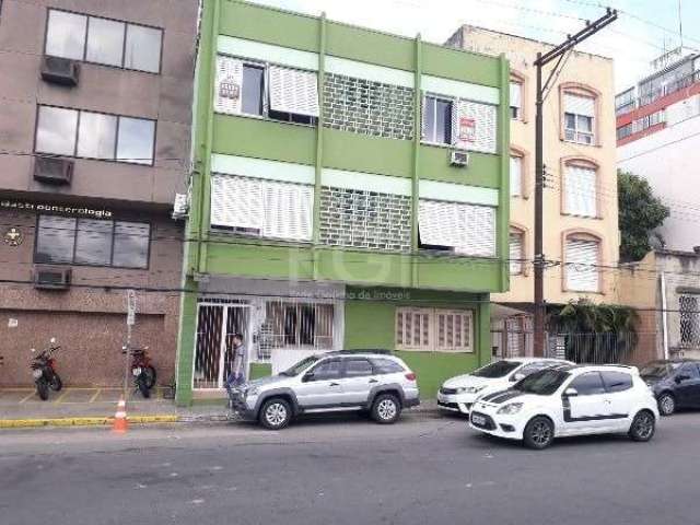 Bairro Rio Branco, Apartamento de dois(02) dormitórios.frente ,living amplo, sol leste,oeste, cozinha e banheiro reformados, dependência completa de empregada com banheiro auxiliar, bem iluminado e ar