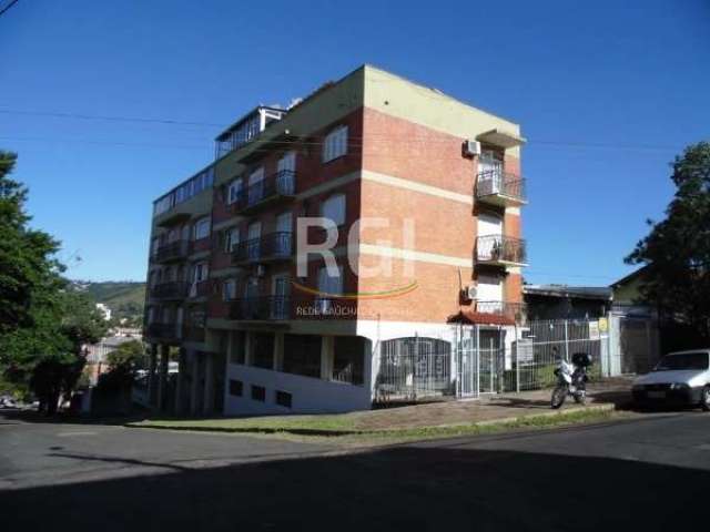 COBERTURA DUPLEX  3 DORMITÓRIOS, 1 VAGA NO BAIRRO TERESÓPOLIS EM PORTO ALEGRE.&lt;BR&gt;Impecável cobertura duplex, excelente localização, recém reformada. Aconchegante, vista linda para o morro Teres