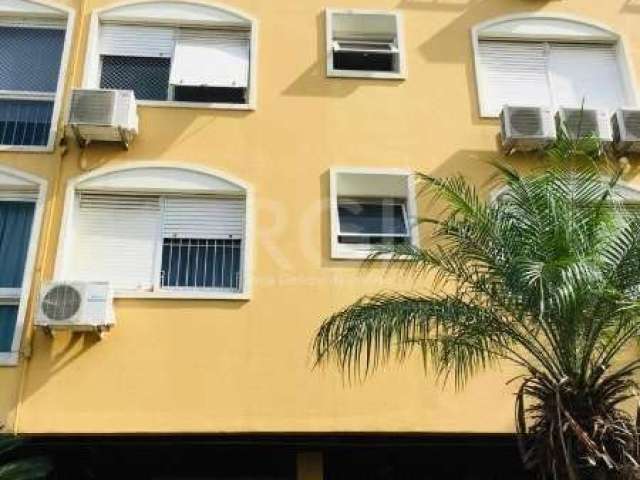 APARTAMENTO 3 DORMITÓRIOS, LIVING COM VISTA PANORÂMICA, BANHO SOCIAL, PRIVATIVO E AUXILIAR,&lt;BR&gt;FICA NO QUARTO ANDAR MAS POSSUI ENTRADA LATERAL FICANDO UM ANDAR E  MEIO. GARAGEM ESCRITURADA PARA 