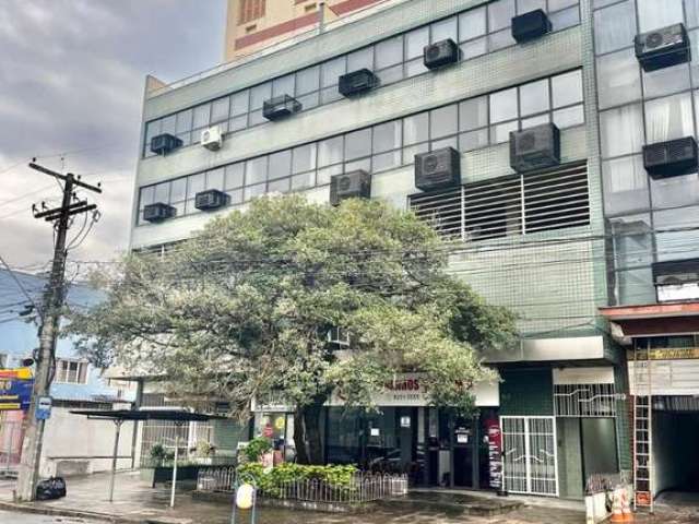 Vende sala comercial de 27 m2, com banheiro e Split instalado.&lt;BR&gt;Prédio com elevador, sala de frente, boa posição solar.&lt;BR&gt;Junto ao Carrefor, Consulado Americano e do Bourbon Wallig.&lt;