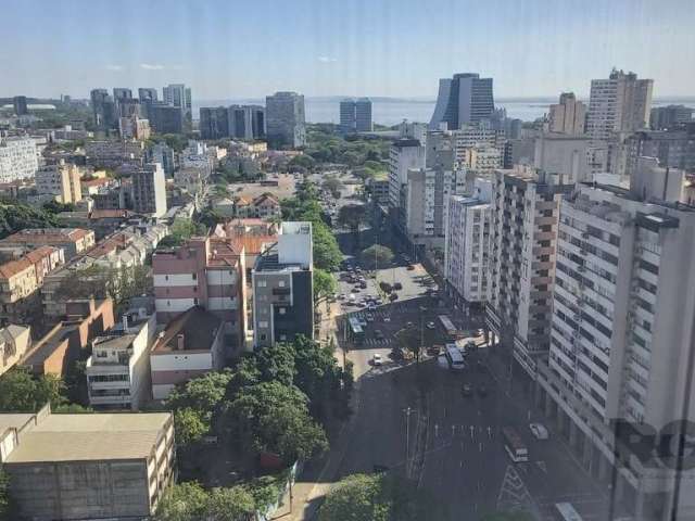 Coliseu vende sala comercial com 35,37 m², piso porcelanato, banheiro, localização privilegiada na Av. Loureiro da Silva, próximo ao Centro Administrativo, Polo Jurídico.&lt;BR&gt;&lt;BR&gt;Condomínio