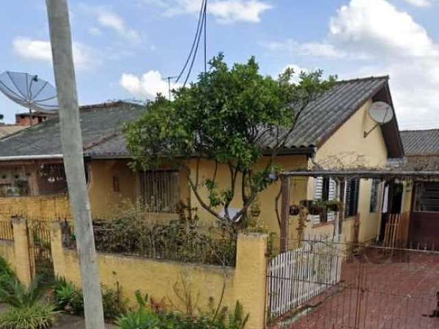 Casa no bairro Restinga, que possui 2 dormitório, banheiro social, sala de estar para 2, 1 vaga coberta, lavanderia, canil e pátio frente e lateral. &lt;BR&gt;Terreno 10x20, próximo ao Corpo de Bombei