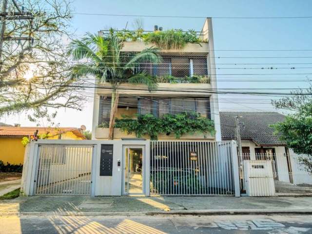 Apartamento garden de 3 dormitórios, suíte, novo, com 162,98m², sendo 55m² de sacada, no bairro Tristeza. Living 2 ambientes com amplo vão de janela proporcionando melhor ventilação . Cozinha american