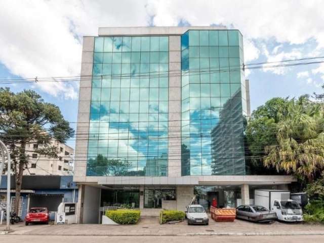 Libertas Imobiliária aluga Conjunto comercial unificado na melhor zona corporativa de Porto Alegre.&lt;BR&gt;&lt;BR&gt;Imóvel com 150m², bem iluminado e arejado, piso instalado, banheiro social.&lt;BR