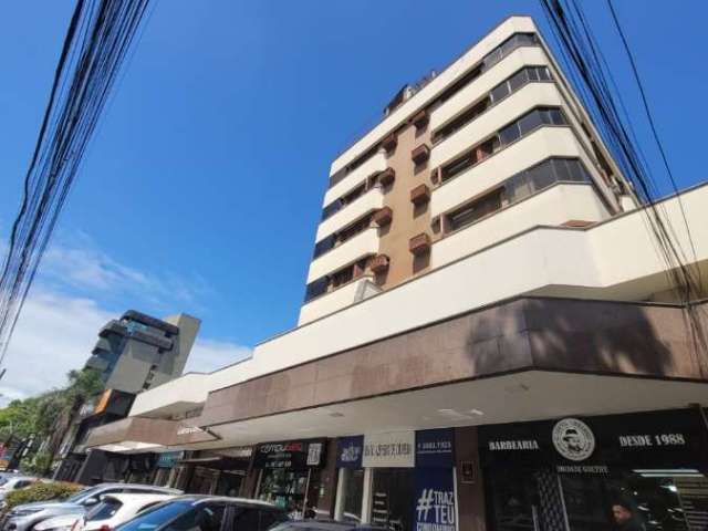 Apartamento A VENDA de 1 dormitório  muito espaçoso com no Bairro Rio Branco, próximo ao parcão. Prédio de ótimo padrão, com sacada, excelente  iluminação,  prédio com zelador,  elevadores e 1  vaga d