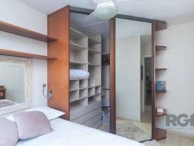 Apartamento para alugar de 70 m² localizado na tranquila Rua Sapê, no bairro Passo da Areia, em Porto Alegre. Imóvel com 2 dormitórios, 1 banheiro, cozinha e sacada. Condomínio com 1 vaga de garagem, 