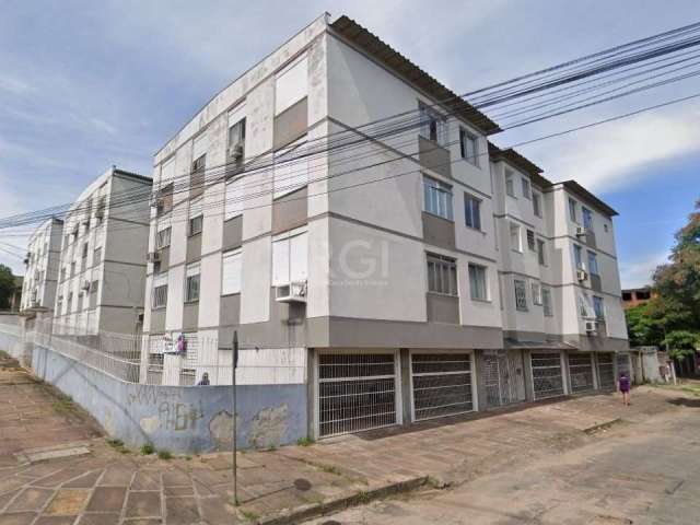 Apartamento de 02 dormitórios, térreo, cozinha, área de serviço, banho social.