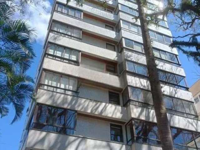 Excelente apartamento de 3 dormitórios, no bairro Moinhos de Vento, com 158 m² de área privativa, 1 suíte com closet e sacada, 1 banheiro social, lavabo, living para 2 ambientes com sacada e churrasqu