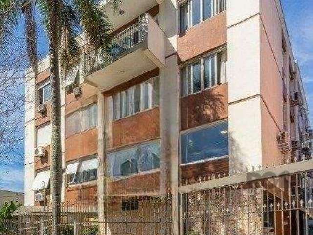 Apartamento semimobiliado no bairro Menino Deus em Porto Alegre. Totalmente reformado, oferece uma integração harmoniosa entre sala de estar, sala de jantar e cozinha, ideal para convivência. Cozinha 