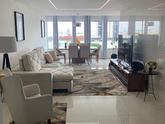 Lindo apartamento com 150 metros com 3 suítes.