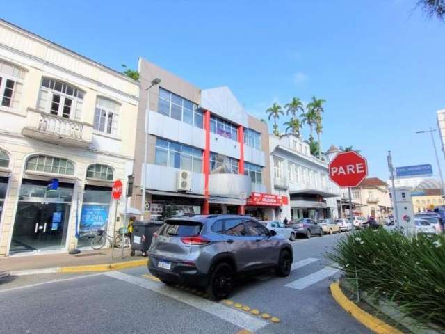 Sala para alugar, 32.47 m2 por R$650.00  - Centro - Joinville/SC