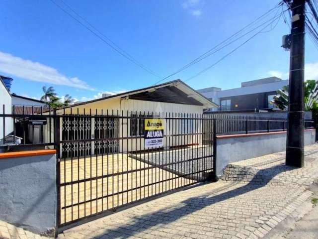 Casa residencial com 3 quartos  para alugar, 197.00 m2 por R$2800.00  - Floresta - Joinville/SC