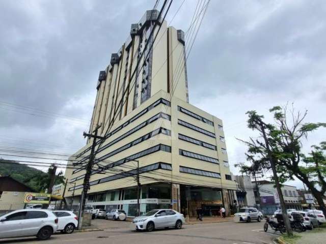 Sala para alugar, 36.49 m2 por R$2100.00  - Centro - Joinville/SC