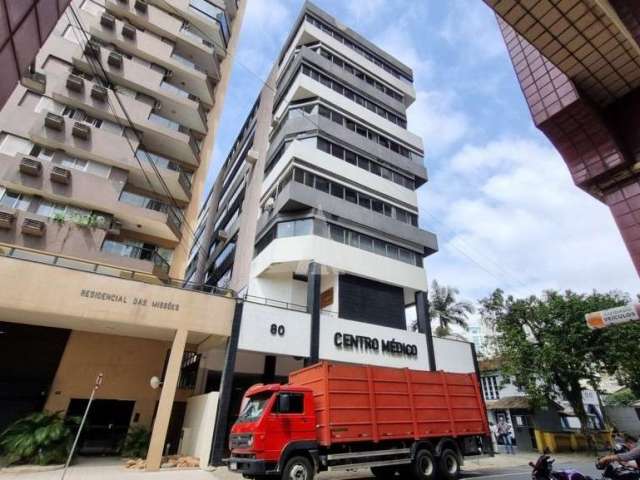 Sala para alugar, 121.74 m2 por R$2550.00  - Centro - Joinville/SC