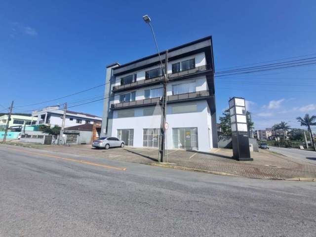 Loja para alugar, 39.40 m2 por R$2250.00  - Iririu - Joinville/SC