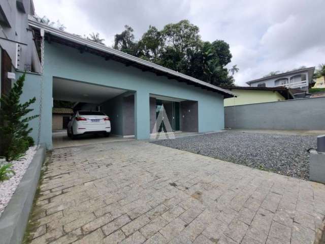 Casa residencial com 4 quartos  para alugar, 149.04 m2 por R$3900.00  - Floresta - Joinville/SC