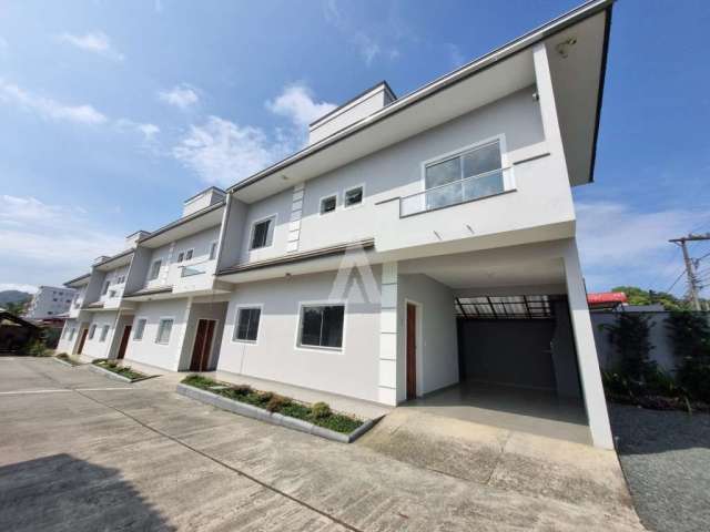 Casa residencial com 2 quartos  para alugar, 95.00 m2 por R$2500.00  - Bom Retiro - Joinville/SC