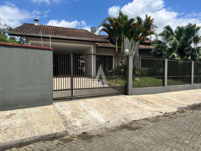 Casa residencial com 3 quartos  para alugar, 116.00 m2 por R$3800.00  - Adhemar Garcia - Joinville/SC