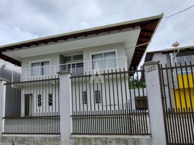 Casa residencial com 3 quartos  para alugar, 150.00 m2 por R$3500.00  - Morro Do Meio - Joinville/SC