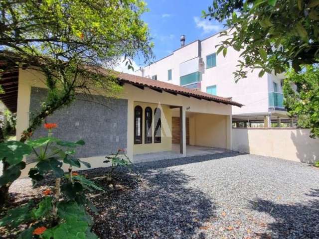 Casa residencial com 2 quartos  para alugar, 124.26 m2 por R$2600.00  - Santo Antonio - Joinville/SC