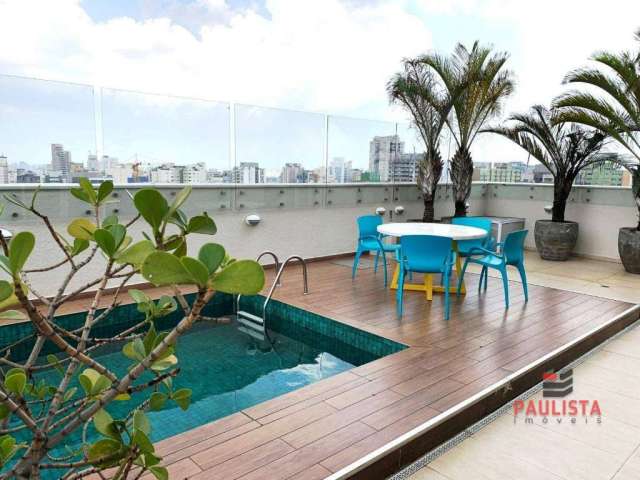 Linda cobertura em condominio de alto padrao com vista para o Ibirapuera e varandao nos dois pisos. Living integrado a varanda gourmet e piscina priva