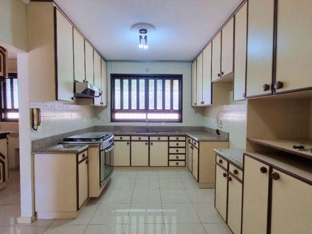 Excelente casa térrea com 1 suíte mais 3 quartos à venda no bairro Costa e Silva em Joinville - SC por R$ 1.250.000,00.