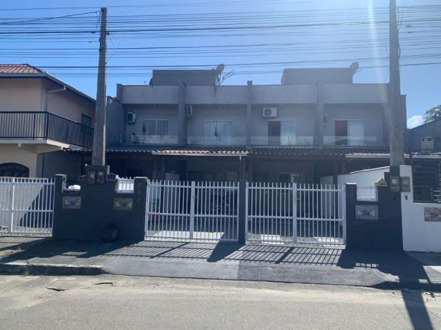 Ótimo sobrado geminado com 2 quartos à venda no bairro Jardim Paraíso em Joinville-SC por R$ 255.000,00.