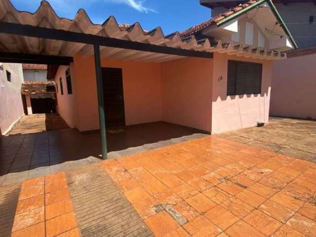 Casa com 3 dormitórios à venda por R$ 200.000,00 - Centro - Barretos/SP