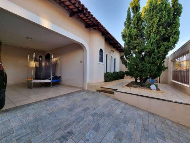 Casa com 5 dormitórios à venda, 266 m² por R$ 710.000,00 - Baroni - Barretos/SP