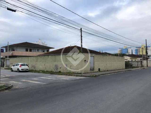 Casa, Ponto Comercial em esquina podendo utilizar a estrutura para estes fins! codigo: 65336