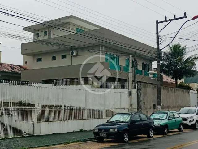 Casa incrível com 5 dormitórios (sendo 4 suítes) e terraço vista mar em São José codigo: 79805