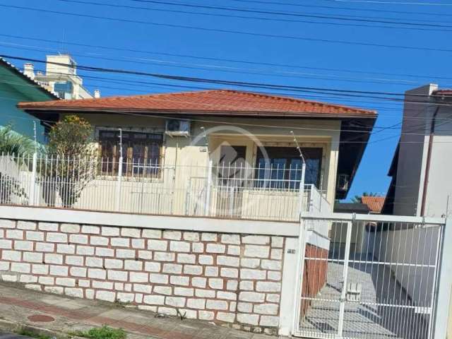 Casa com 03 dormitórios, 01 suite, edicula e quintal codigo: 79994